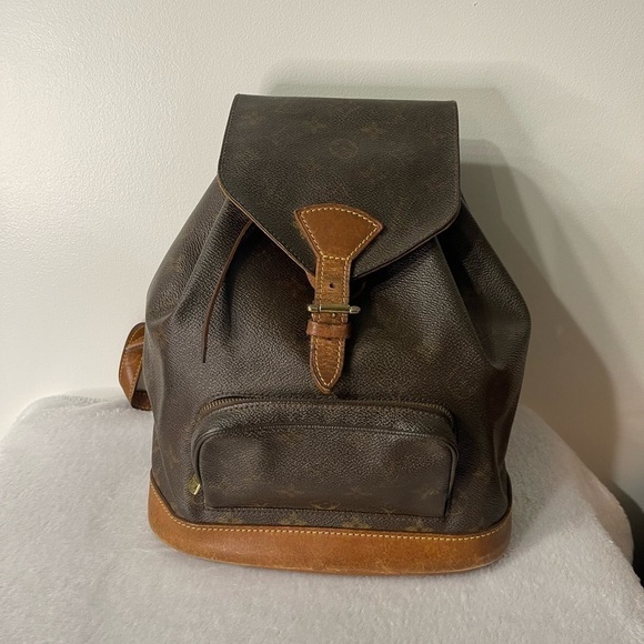Authentic Louis Vuitton montsouris mm - Picture 7 of 13
